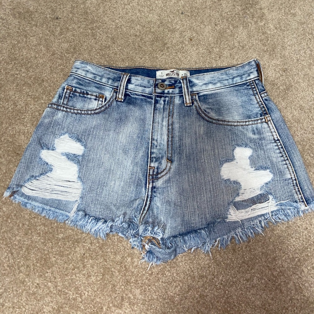 hollister jean shorts!